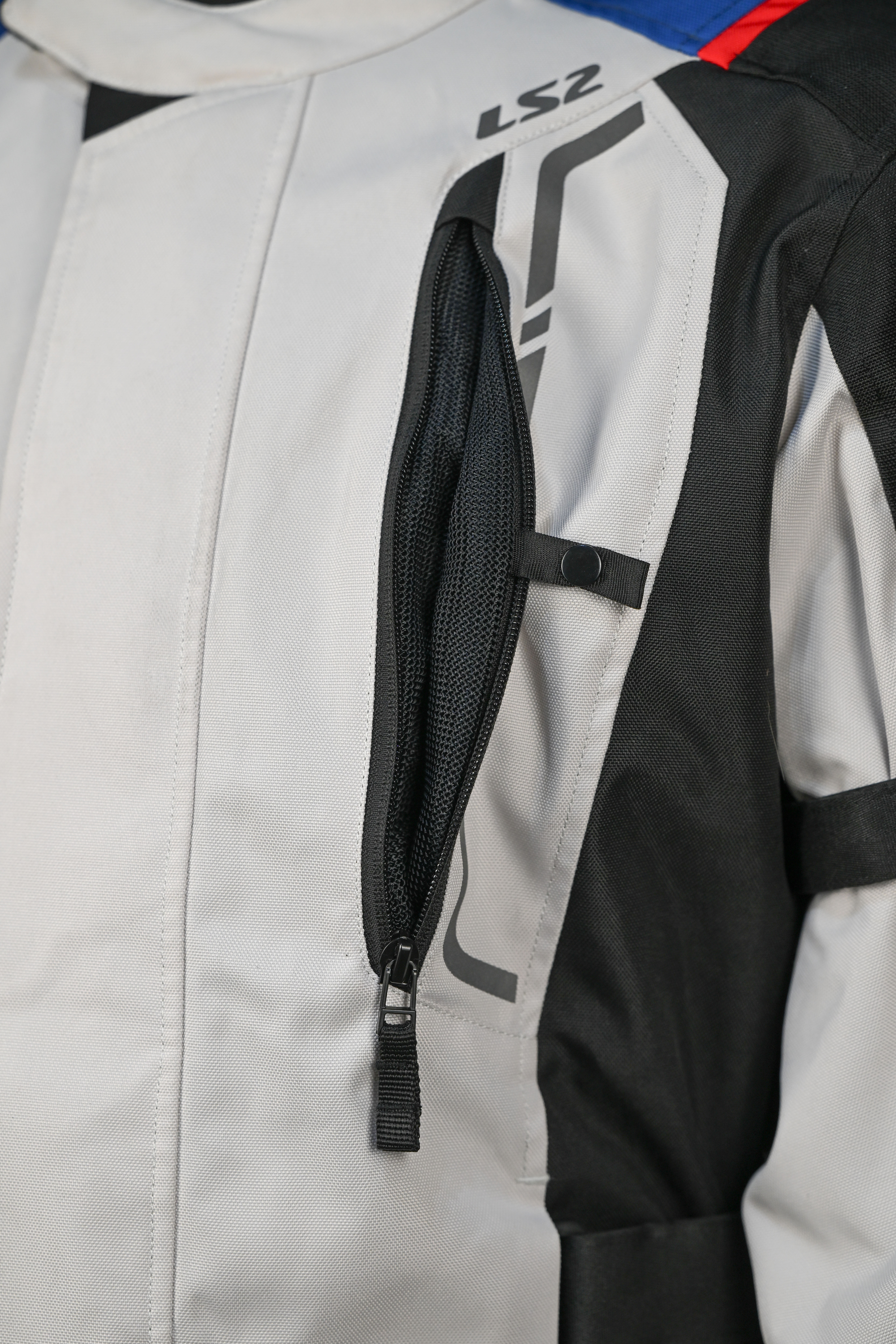 NARVIK Button closure ventilation panels DSC 9551